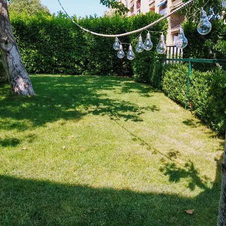Apartment Apt With Parking Green Grass Of *